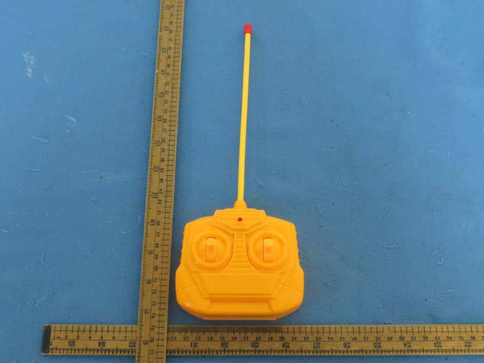 Toy RC Construction Vehicles Excavator - FCC ID S53RC2013B27 - RUICHENG PLASTIC TOYS INDUSTRY CO., LTD (4)