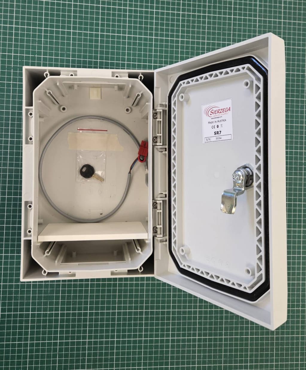 Vehicle Traffic Counter - FCC ID S6P-SR7 - SIERZEGA Elektronik GmbH