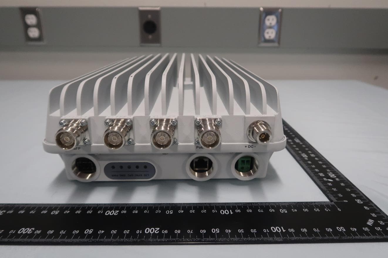 Q950 LTE Access Point - FCC ID S9GQ950US02 - Ruckus Wireless, Inc.