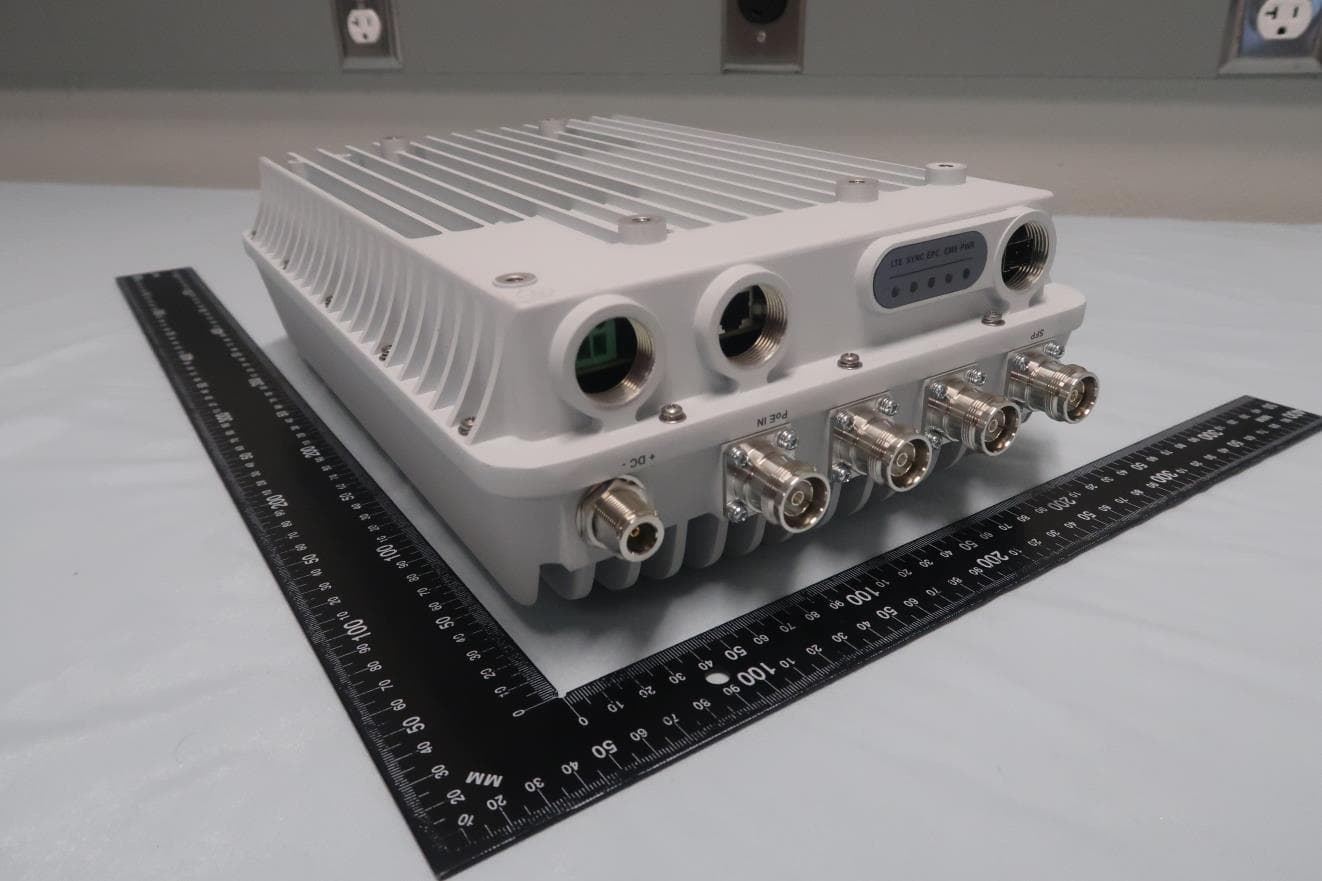 Q950 LTE Access Point - FCC ID S9GQ950US02 - Ruckus Wireless, Inc. (2)