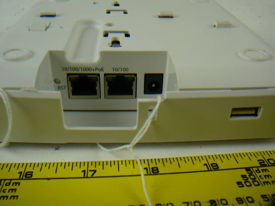 802.11 a/b/g/n Wireless Access Point - FCC ID S9GZF7372 - Ruckus Wireless, Inc. (2)