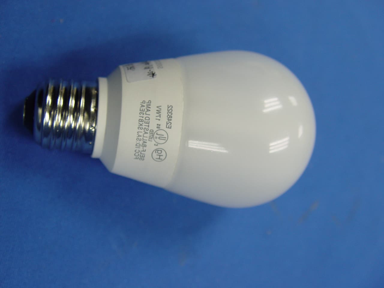 Self Ballasted Lamp - FCC ID SAJEFA13J - Toshiba Lighting & Technology Corporation (2)