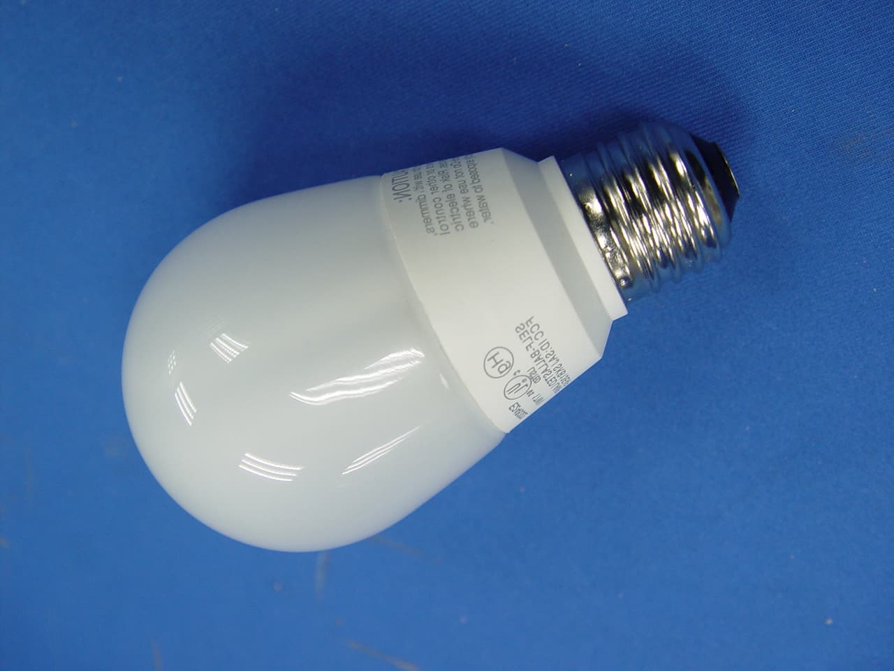 Self Ballasted Lamp - FCC ID SAJEFA13J - Toshiba Lighting & Technology Corporation (1)