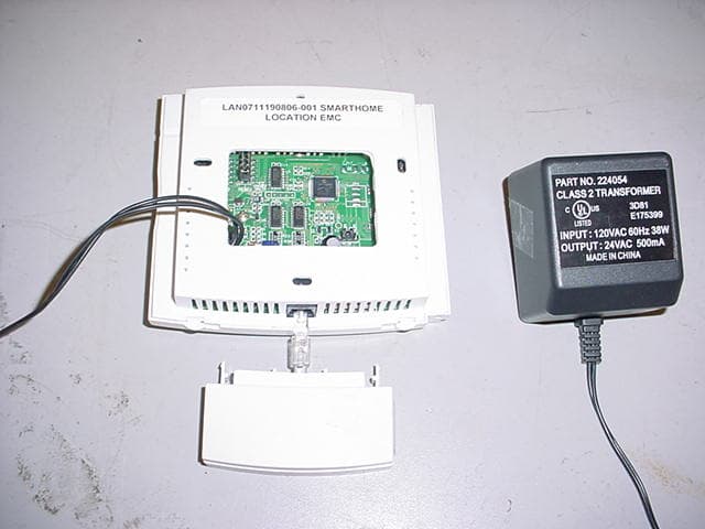 RF Thermostat adapter for home automation - FCC ID SBP2441V - Insteon Technologies, LLC