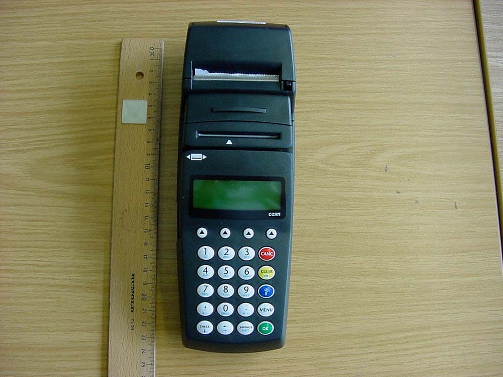 Hand held portable terminal - FCC ID SEKGR48 - Ingenico Belgium SRL (3)