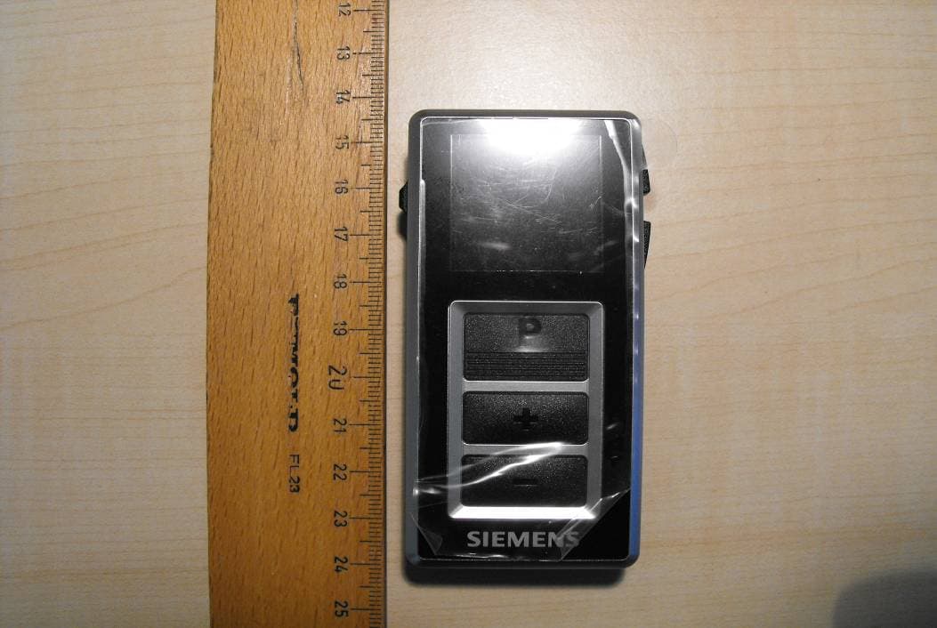 easyPocket remote control 3.28 MHz - FCC ID SGI-WL700 - Sivantos GmbH