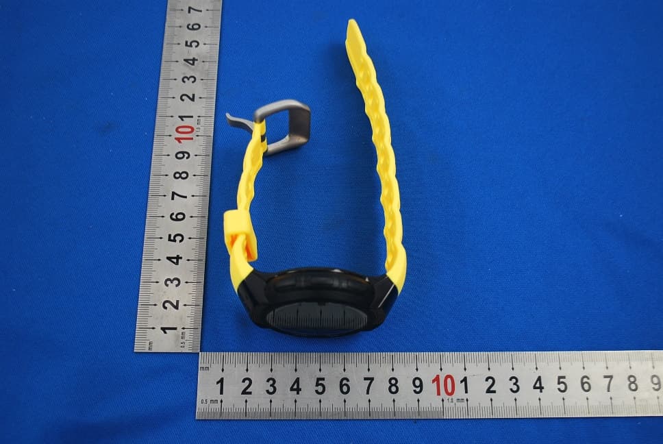 Platform Big watch - FCC ID SHI-A39W01 - Under Armour Inc.