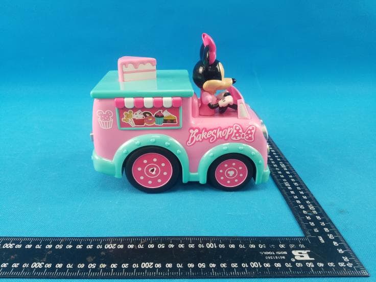 Disney 9inch Mickey Mouse Fire Truck RC Vehicle/Disney 9inch Minine Mouse Bake Shop RC Vehicle - FCC ID SIP-5785-V - MegaGain International Ltd. (3)