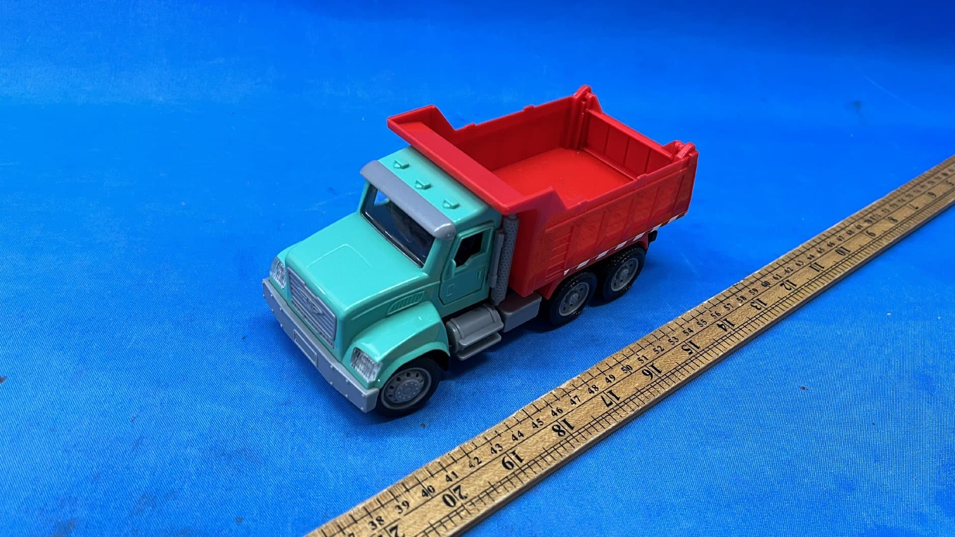 R/C Dump Truck (WH1330, WH1330D, WH1330Z), R/C Tow Truck (WH1331, WH1331D, WH1331Z), R/C Recycling Truck (WH1332, WH1332D, WH1332Z), R/C Cement Truck (WH1333, WH1333D, WH1333Z) - FCC ID SLU23D24R17 - Maison Battat Inc.