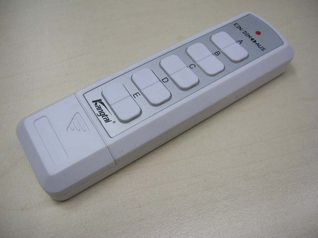 Remote Control Transmitter - FCC ID SMUKT6899 - Zhejiang Kangtai Electric Co., Ltd.
