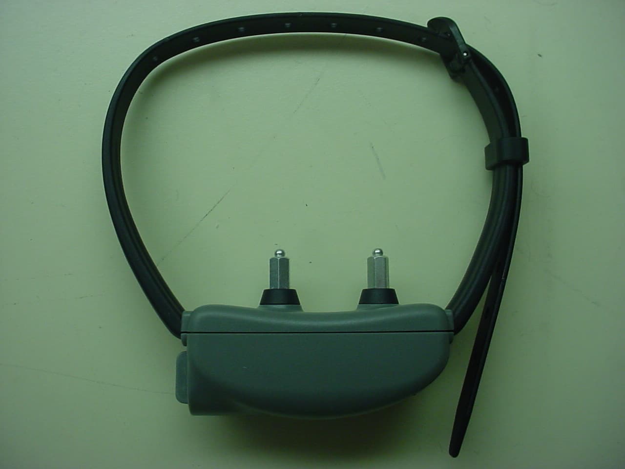 Wireless Fence Collar - FCC ID SNA-WFC - Woodstream Corporation (2)