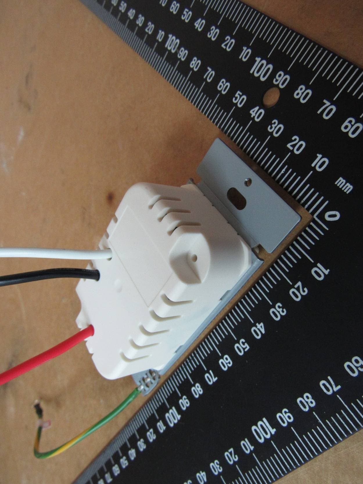 Eve Light Switch - FCC ID SNE-ELS-001 - Eve Systems LLC (2)