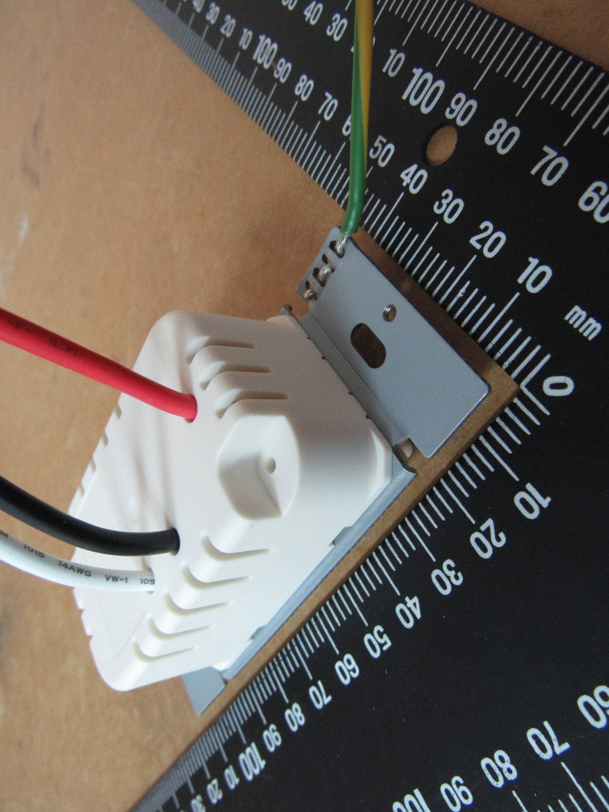 Eve Light Switch - FCC ID SNE-ELS-001 - Eve Systems LLC