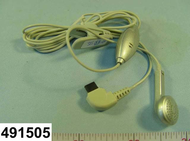 TRI-BAND GPRS MOBILE PHONE - FCC ID SNFG01 - Asmobile Communication Inc. (3)