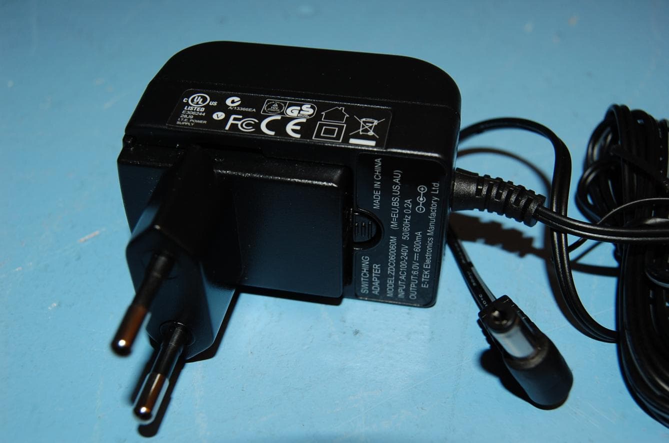Wireless Conference Phone - FCC ID SNNDECTBASE - Konftel AB