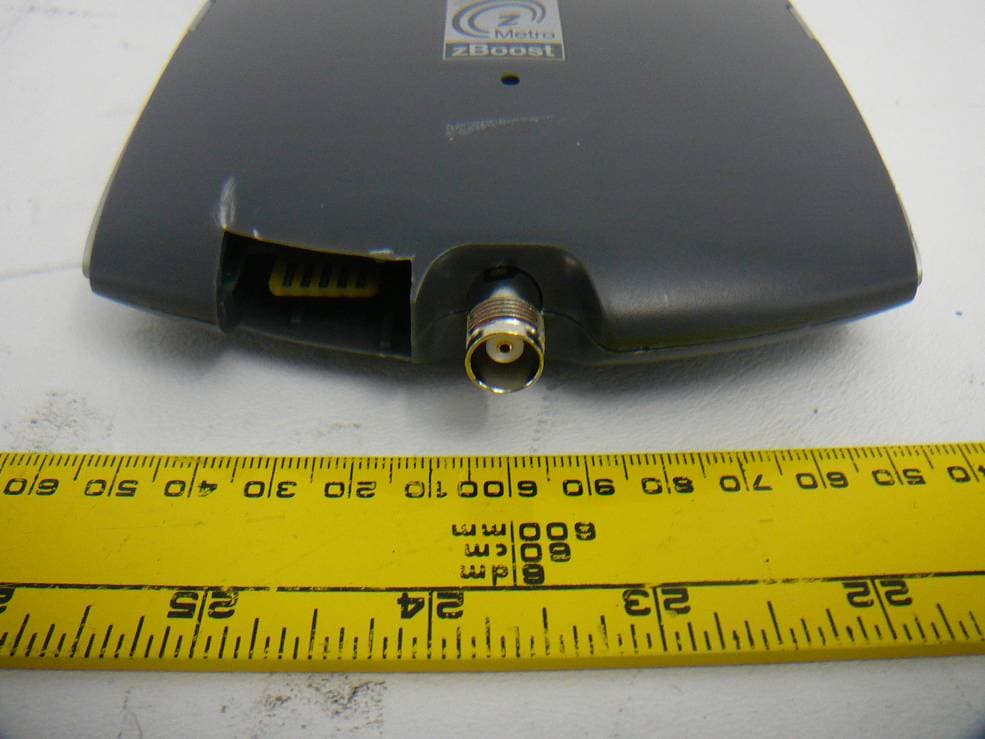 4G Cellular Signal Amplifier - FCC ID SO4YX550-AWS-ALTE - zBoost, LLC (2)