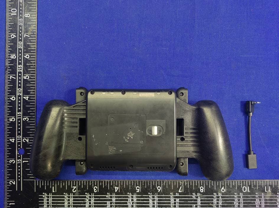 WII Switch Joy-Con controller for iPhone - FCC ID SQOWII20581 - Ever Sparkle Technologies Ltd. (2)