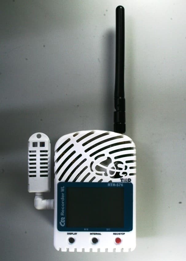 WIRELESS CO2 RECORDER - FCC ID SRD50040 - TandD Corporation