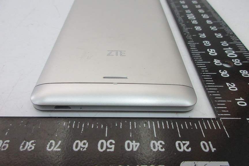 LTE Digital Mobile Handset - FCC ID SRQ-V580 - ZTE Corporation (4)