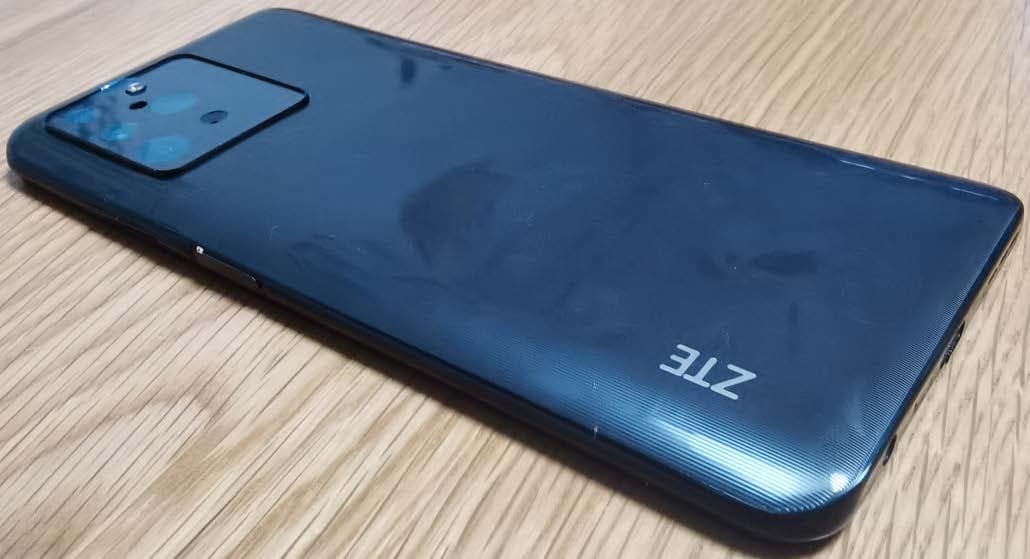 WCDMA/LTE Multi-mode Digital Mobile Phone with Bluetooth, WiFi and GSM - FCC ID SRQ-ZTE9030 - ZTE Corporation (3)
