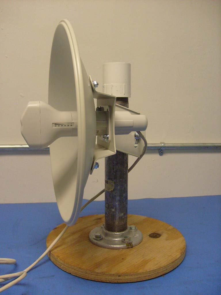 Outdoor PtP Wireless Bridge - FCC ID SWX-M5D - Ubiquiti Inc. (2)