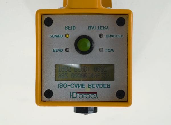 Hand-held RFID reader for ISO tags with Bluetooth - FCC ID SYAICR04 - ID-ology DBA Remote Ag Data, Inc. (2)