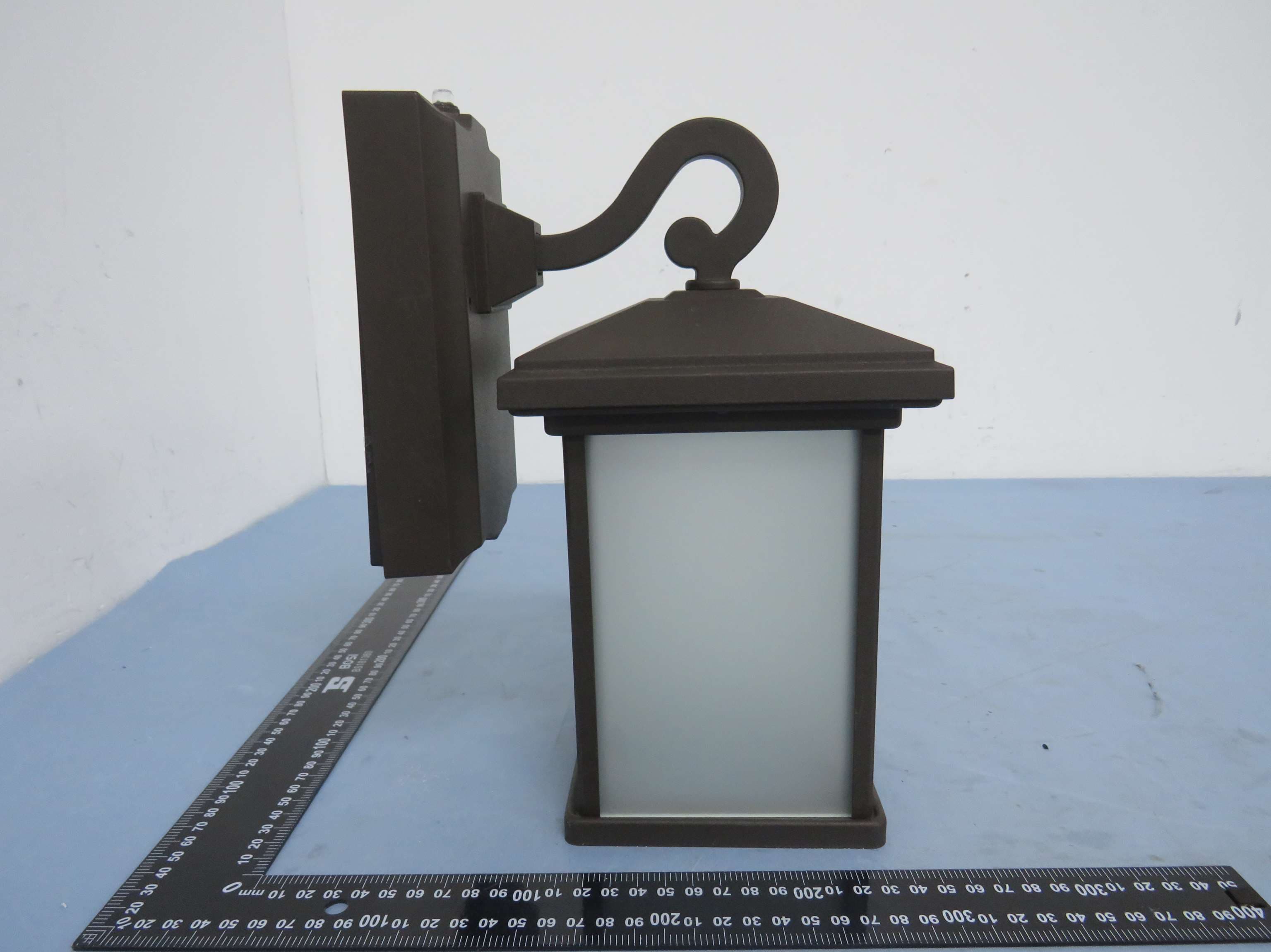 LED ROUND WALL LANTERN, LED SQUARE WALL LANTERN - FCC ID SYW-LAN11SYNC - Feit Electric Company (2)