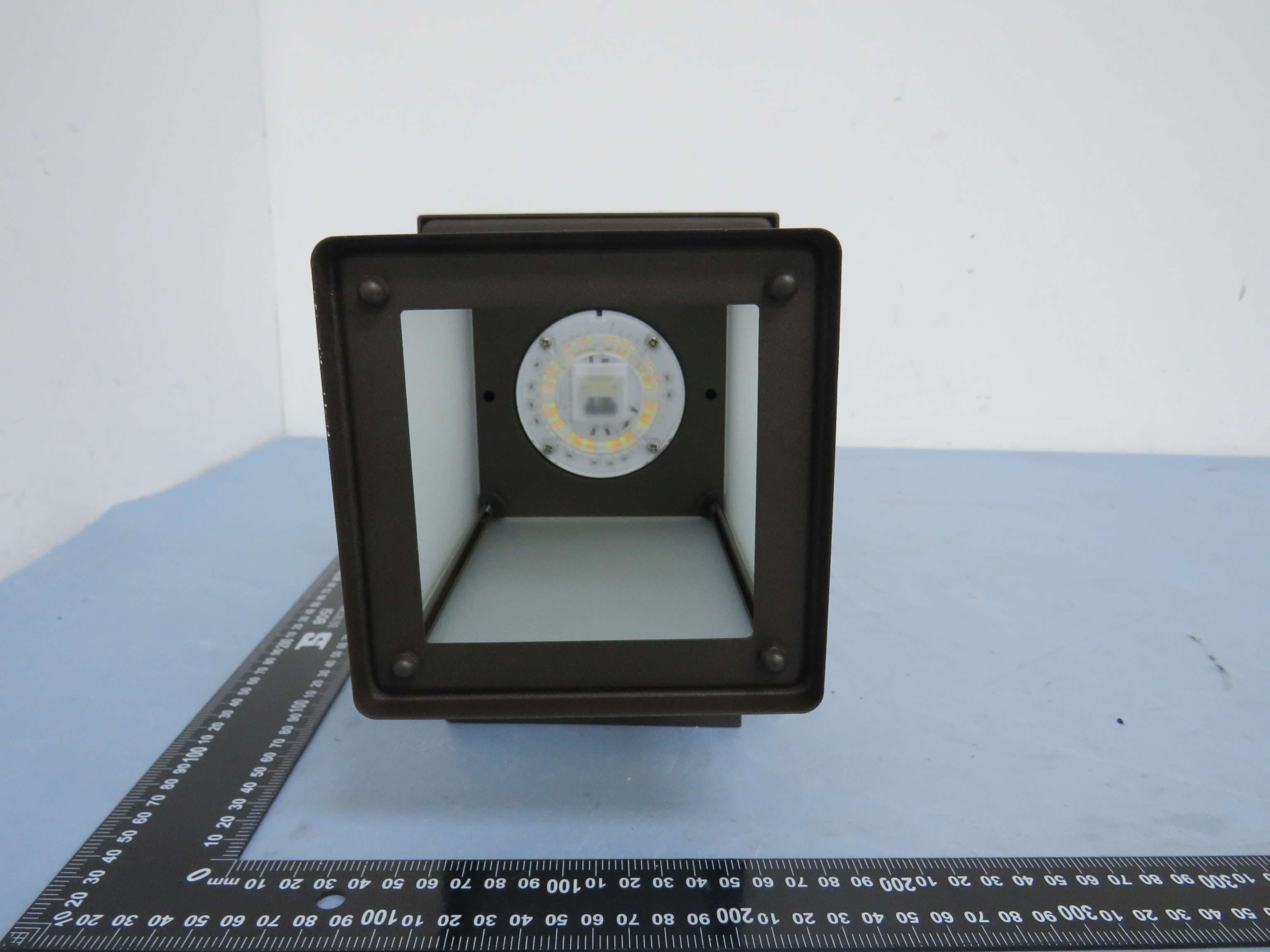 LED ROUND WALL LANTERN, LED SQUARE WALL LANTERN - FCC ID SYW-LAN11SYNC - Feit Electric Company (3)