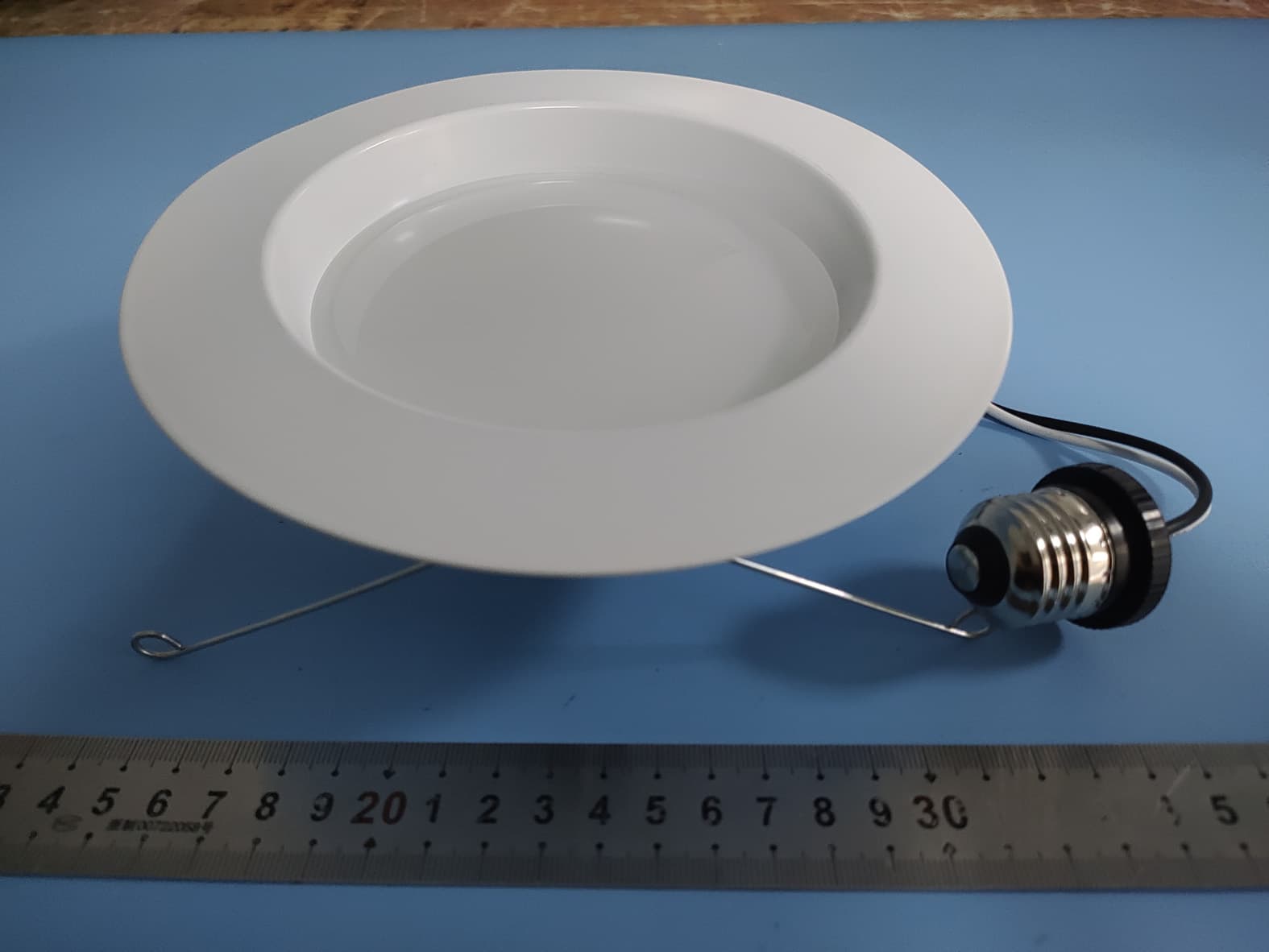 LED Luminaires - FCC ID SYW-R56RGBAGR1 - Feit Electric Company (3)