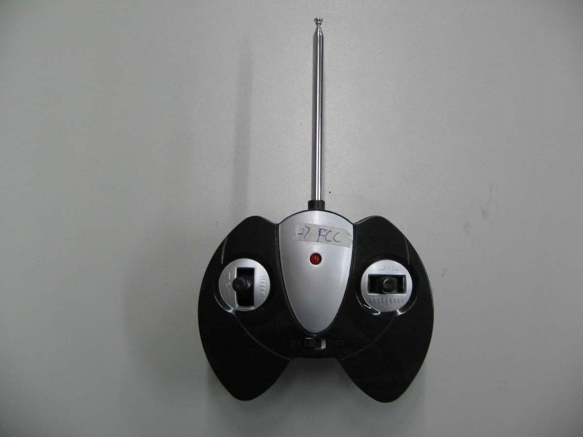 27 MHz TRANSMITTER - FCC ID SZ23351T27 - Planet Toys (HK) Ltd.