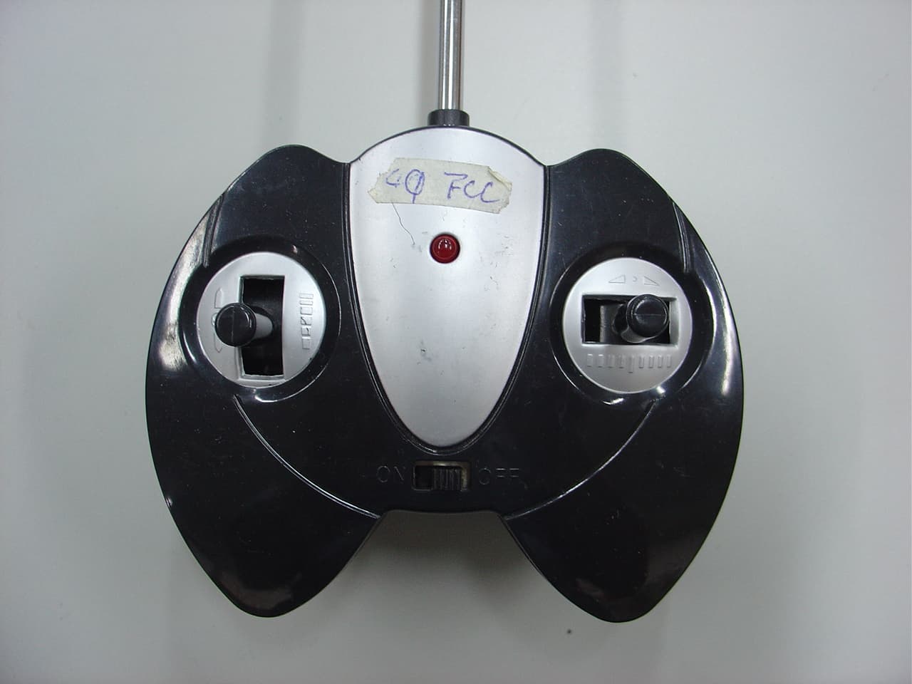 49MHz TRANSMITTER - FCC ID SZ23351T49 - Planet Toys (HK) Ltd. (2)