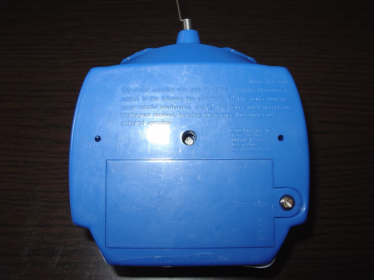 WIRELESS REMOTE CONTROL TRANSMITTER - FCC ID SZ23357T27 - Planet Toys (HK) Ltd.