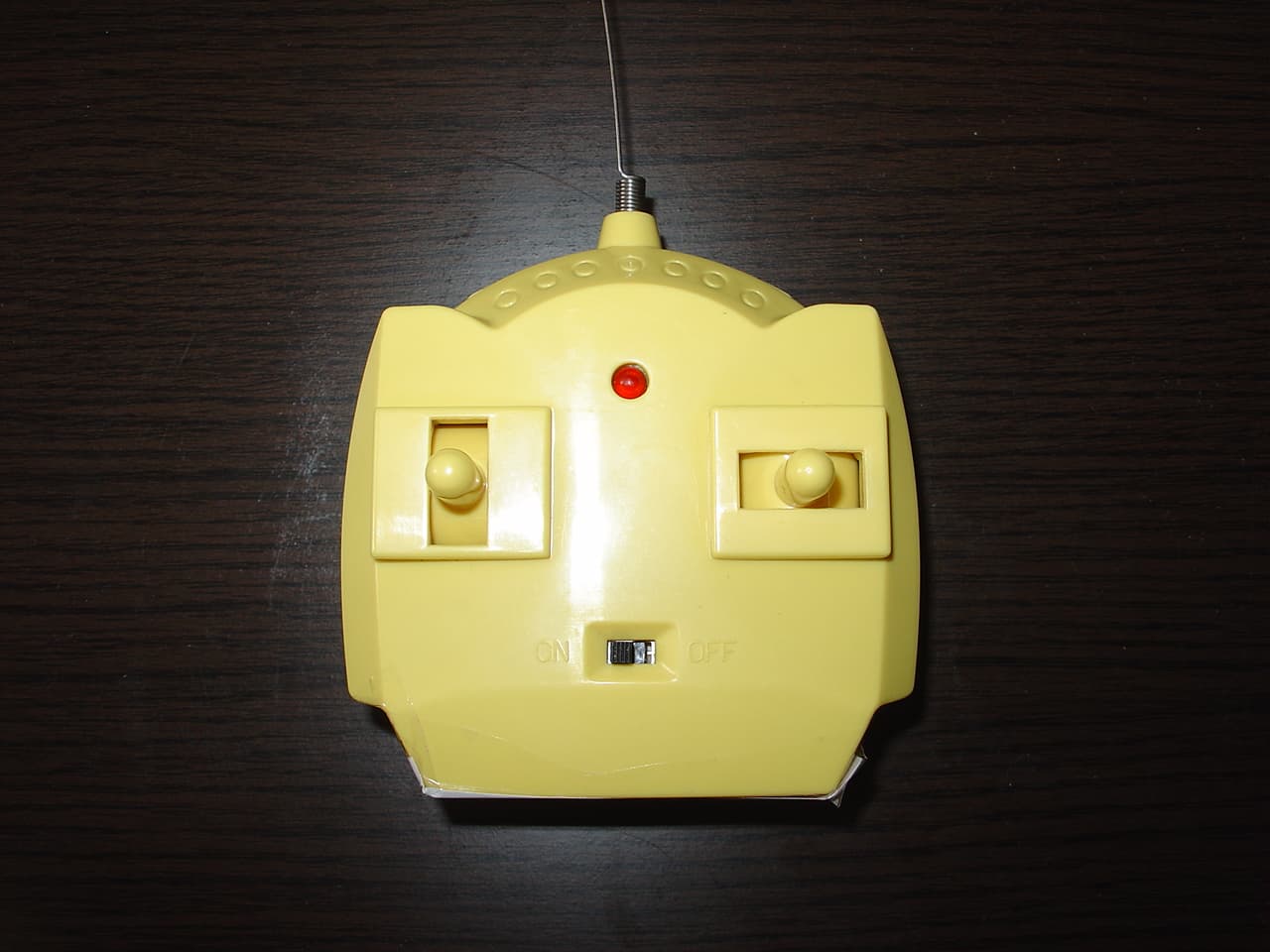 WIRELESS REMOTE CONTROL TRANSMITTER - FCC ID SZ23357T49 - Planet Toys (HK) Ltd.