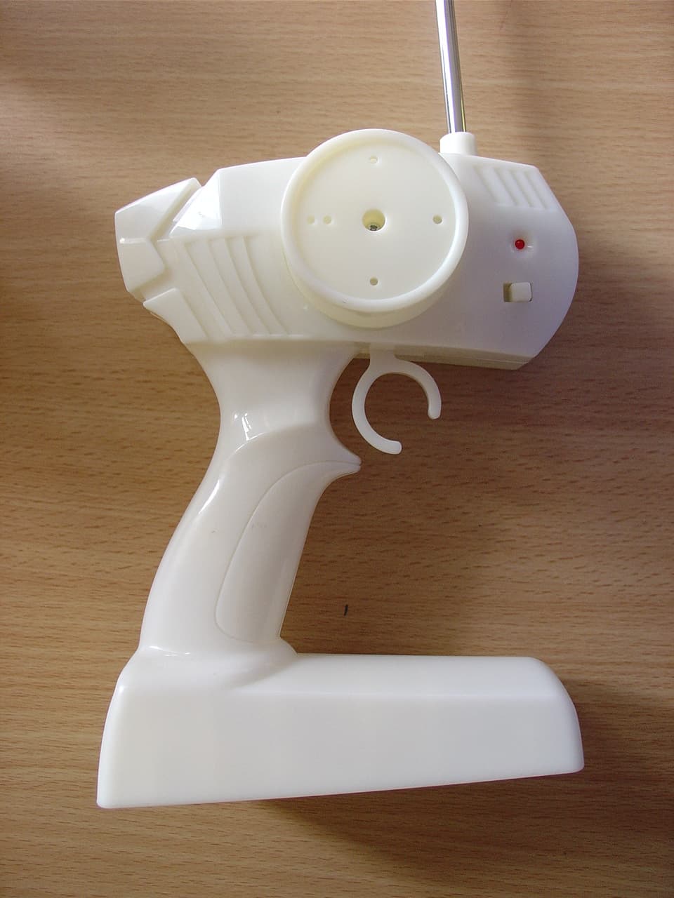 WIRELESS R/C TOY-TX - FCC ID SZ23371T27 - Planet Toys (HK) Ltd.