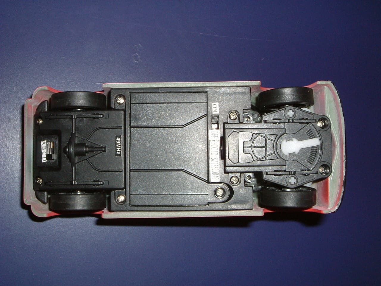 49.82-49.90 MHz Wireless R/C Toy - RX - FCC ID SZ23520R49 - Planet Toys (HK) Ltd. (2)