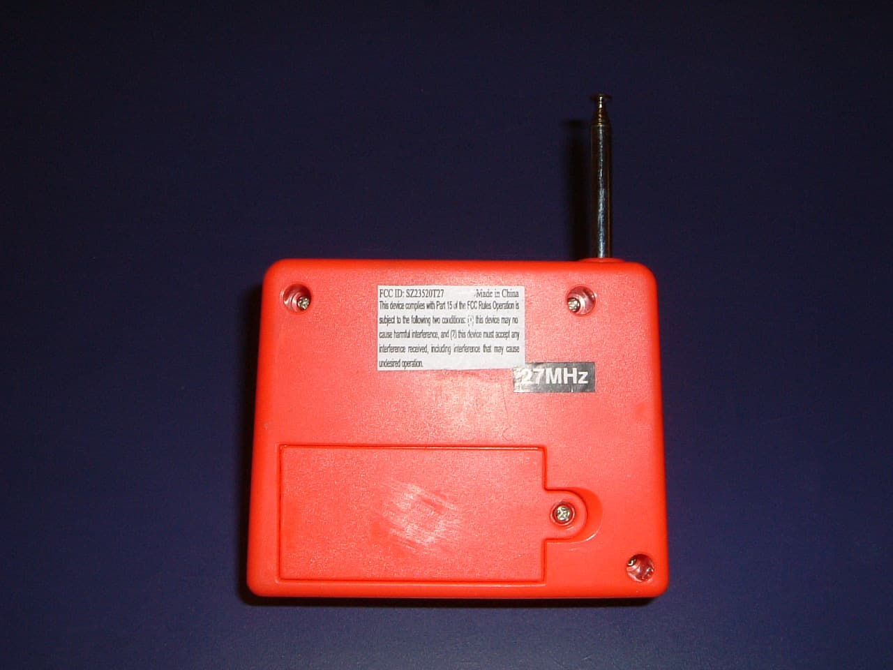 26.96-27.28 MHz Wireless R/C Toy - TX - FCC ID SZ23520T27 - Planet Toys (HK) Ltd. (2)