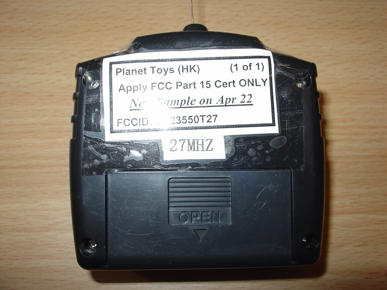 WIRELESS R/C TOY-TX - FCC ID SZ23550T27 - Planet Toys (HK) Ltd. (2)