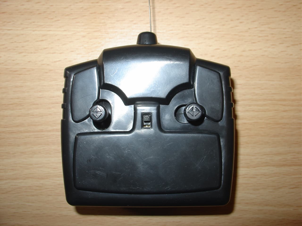 49.82-49.90MHz WIRELESS R/C TOY-TX - FCC ID SZ23550T49 - Planet Toys (HK) Ltd. (2)