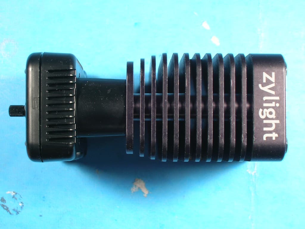 LED camera light with wireless connectivity - FCC ID T3YZ90 - Zylight LLC (2)