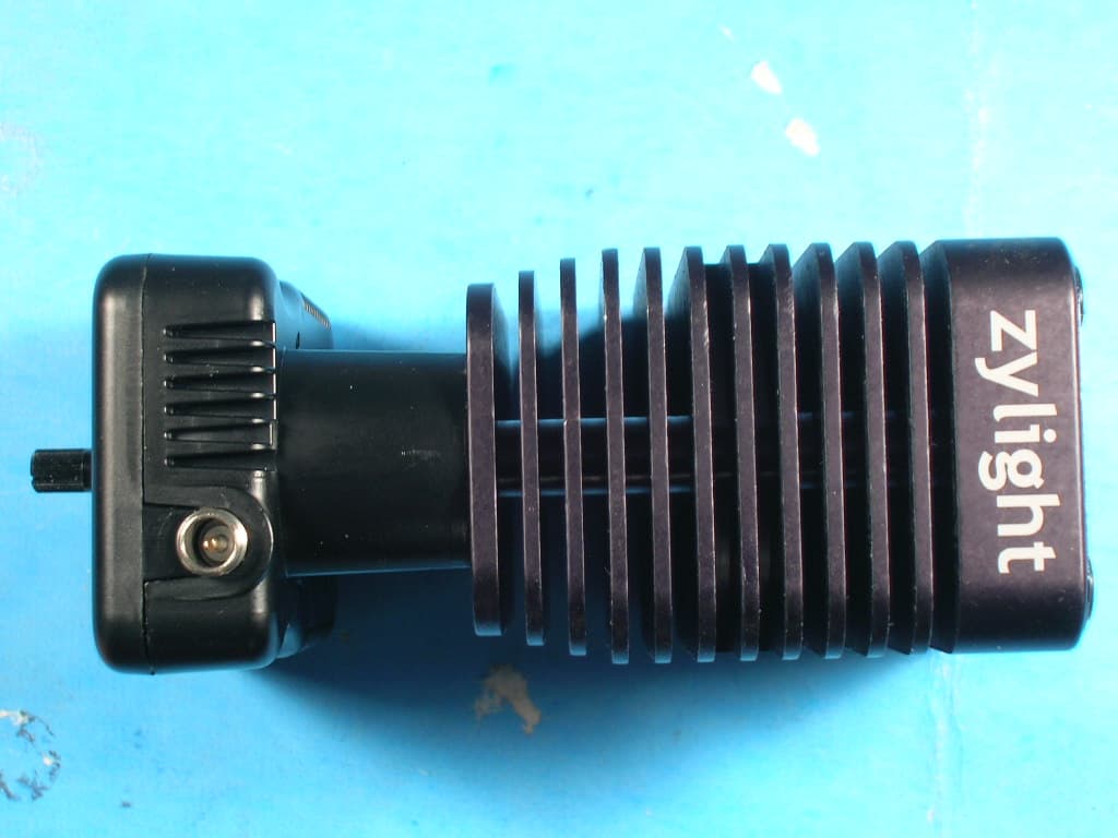 LED camera light with wireless connectivity - FCC ID T3YZ90 - Zylight LLC (3)