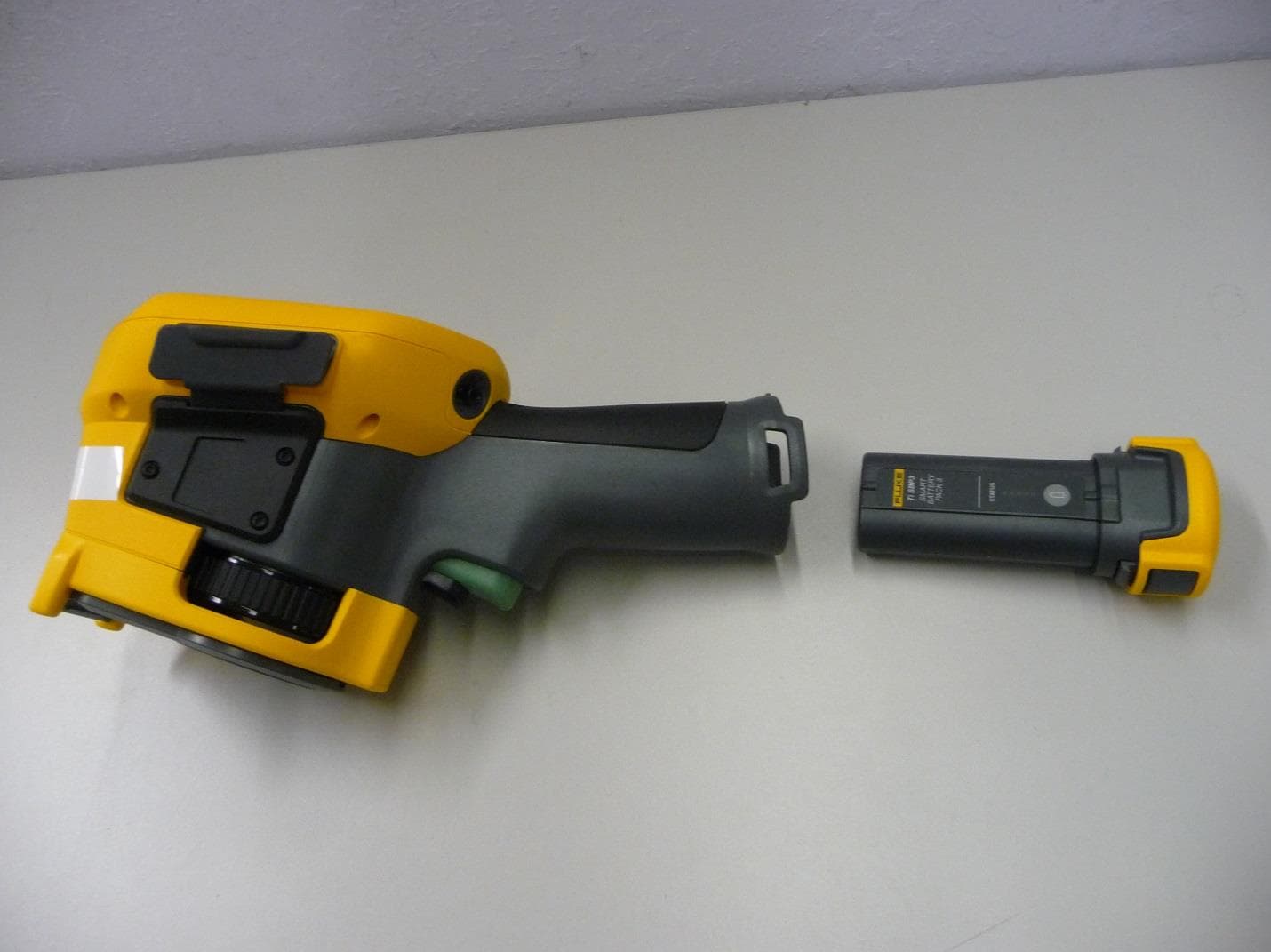 Gemini - FCC ID T68-FT400 - Fluke Electronics (4)
