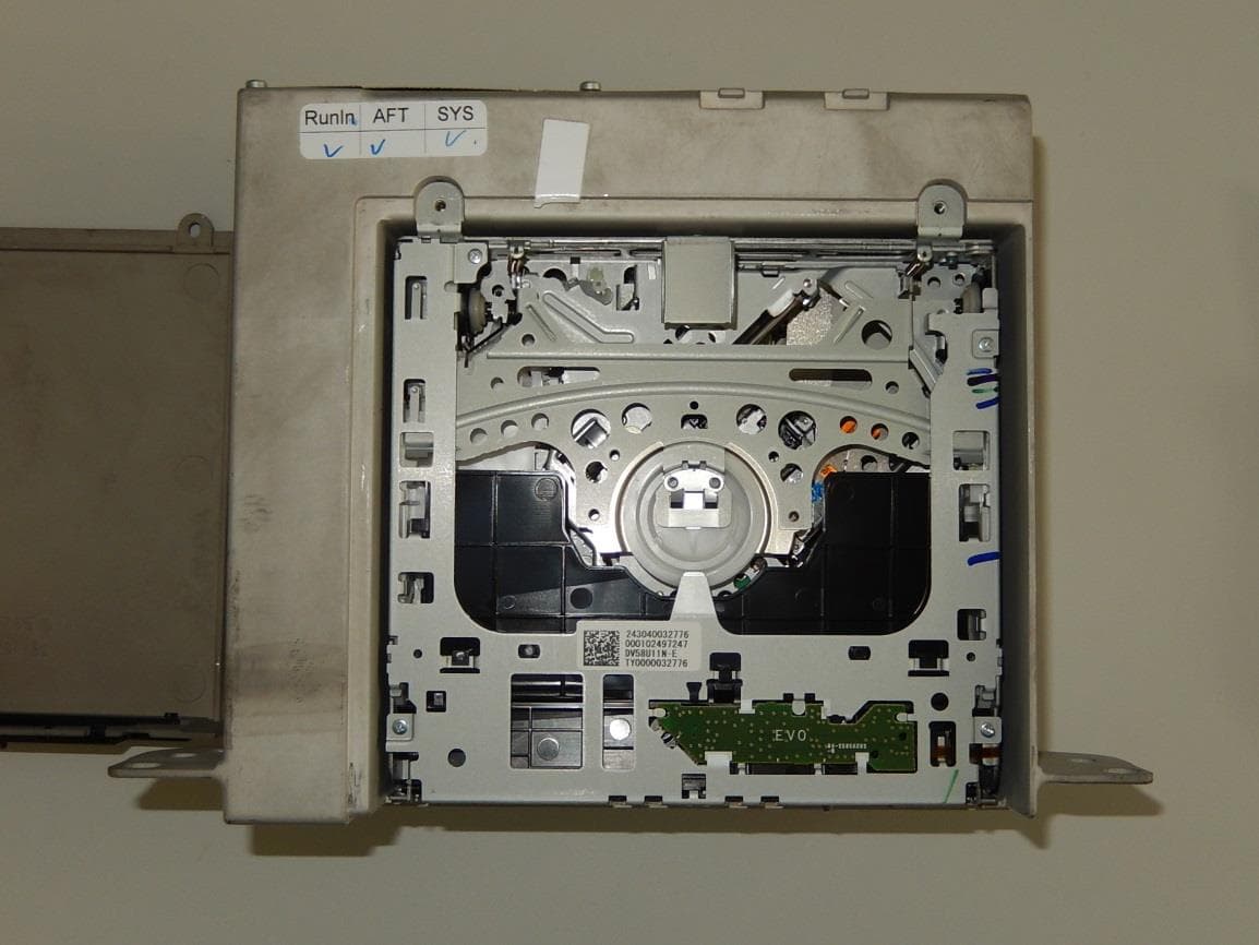 Car Head Unit NBT EVO HU - FCC ID T8GB140 - Harman Becker Automotive Systems (2)