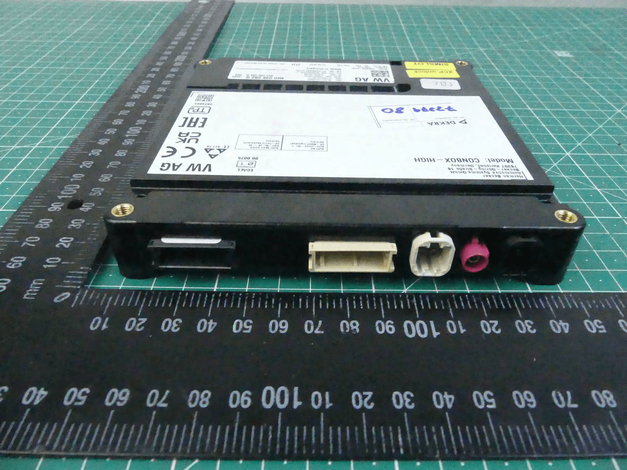 Telematic control unit with wireless technologies, used in automotive industry. - FCC ID T8GCONBOXRD - Harman Becker Automotive Systems (3)