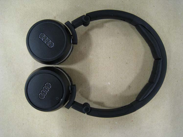 Audi BT Headphone P102 - FCC ID T8GP102 - Harman Becker Automotive Systems