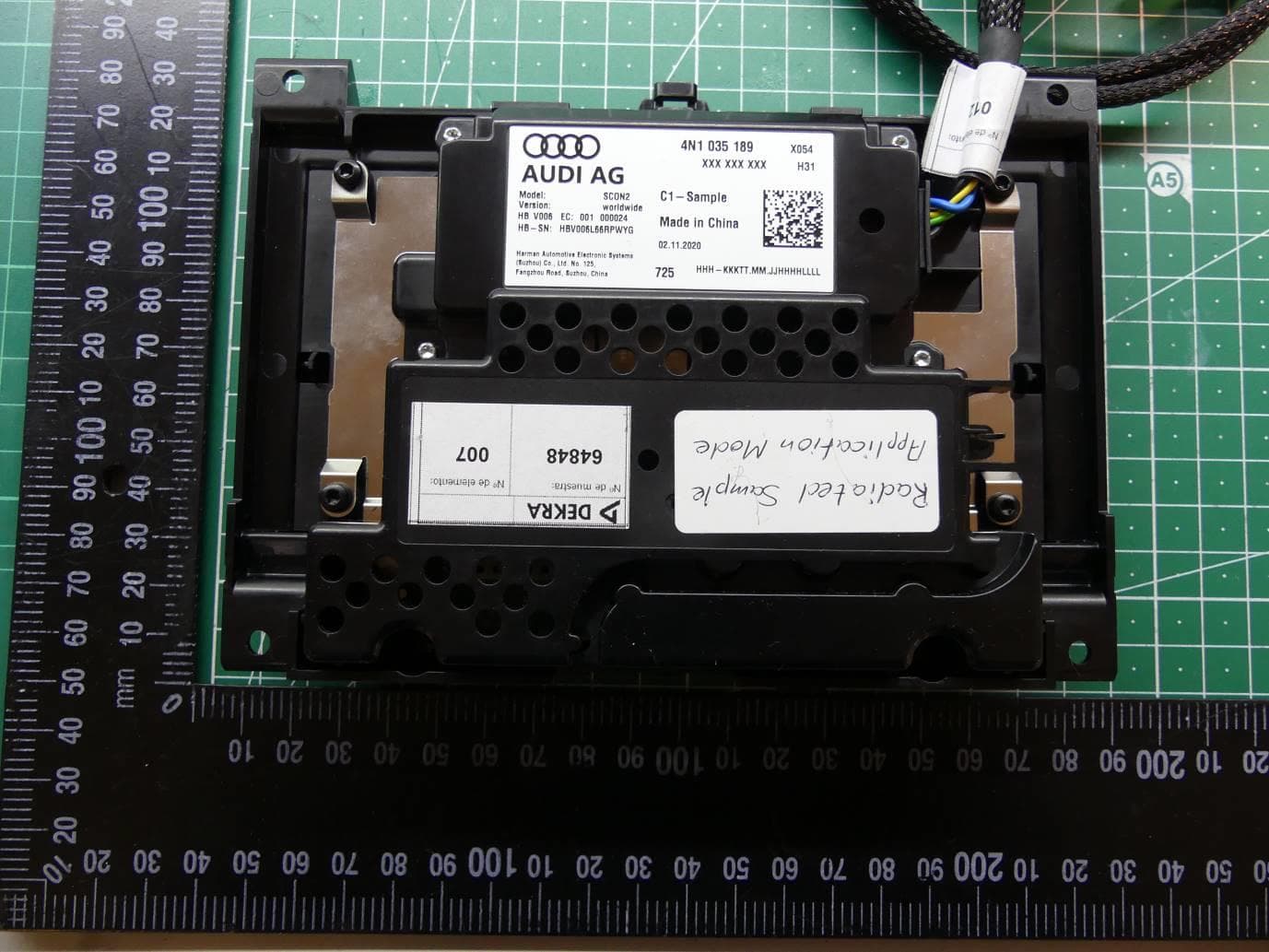 Rear Seat Control Unit for Automotive infotainment System with WLAN feature - FCC ID T8GSCON2 - Harman Becker Automotive Systems (4)
