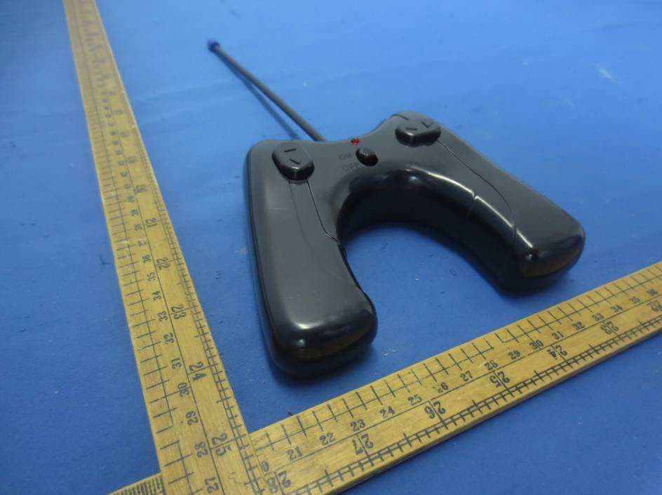 Toy RC Bumper Car Set - FCC ID TB7DXTOYS3341427E - Shantou Chenghai Dongxin Plastic Toys Co., Ltd (2)