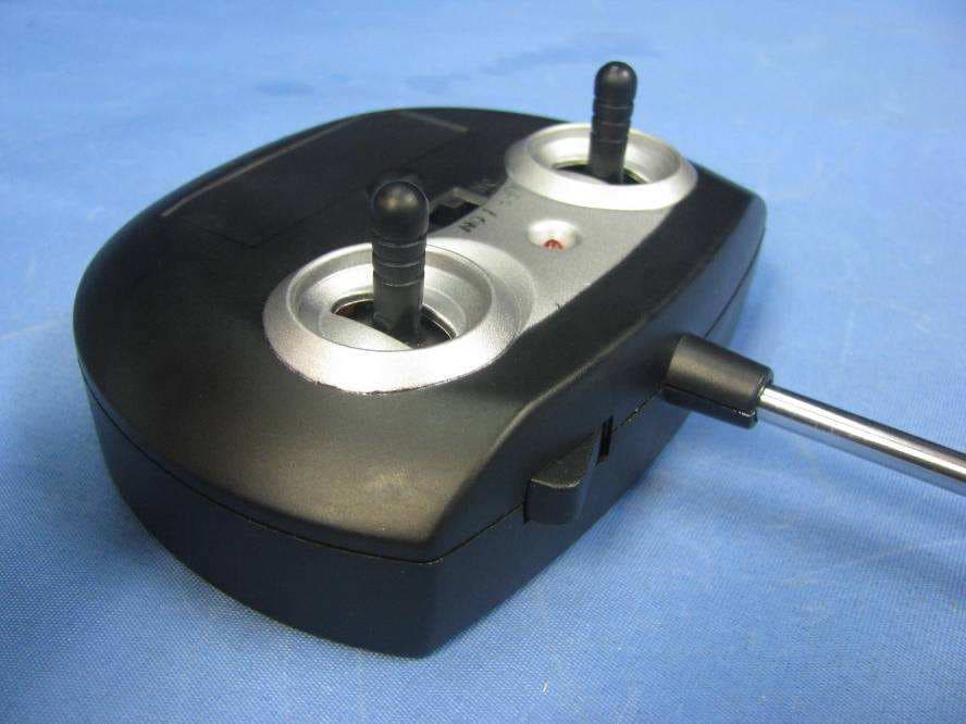 Toy RC Monster Spinning car/Thunder - FCC ID TB7DXTOYS619749R1 - Shantou Chenghai Dongxin Plastic Toys Co., Ltd (2)