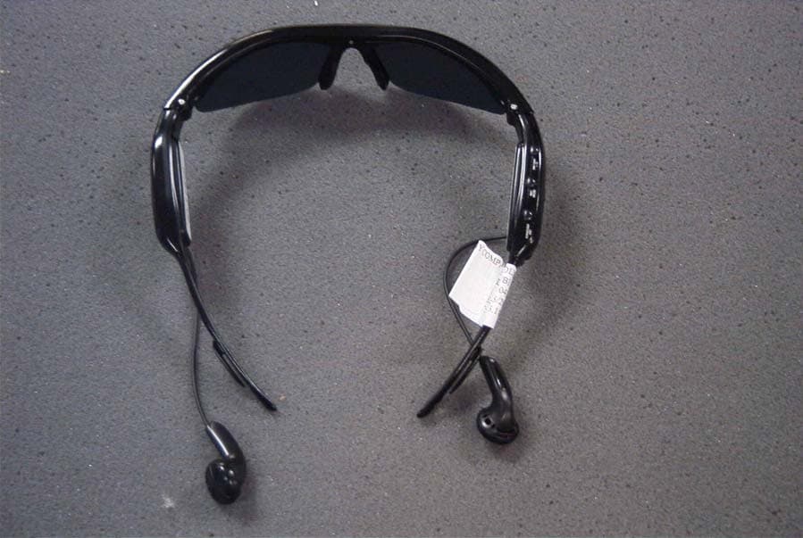DC OPERATED MP3 SUNGLASSES - FCC ID TBEOMMP3 - GOLDEN TECHNOLOGY CO., LTD. (2)