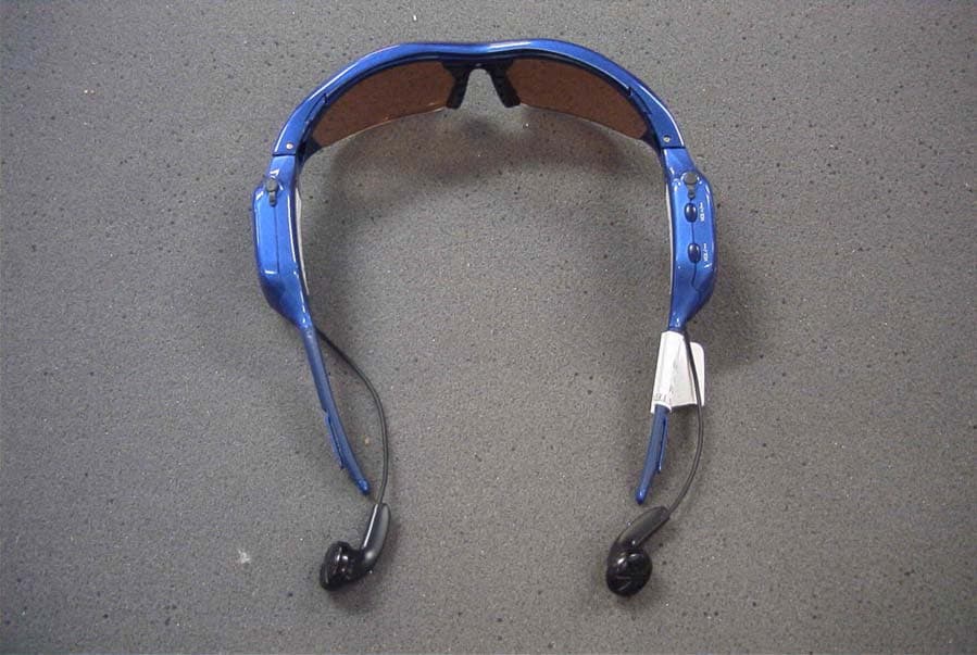 DC OPERATED MP3 SUNGLASSES - FCC ID TBERMMP3 - GOLDEN TECHNOLOGY CO., LTD. (2)