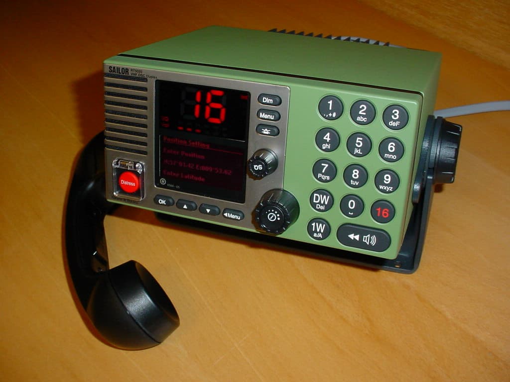 VHF Marine Radiotelephone - FCC ID TCORT5020 - Thrane & Thrane A/S (2)
